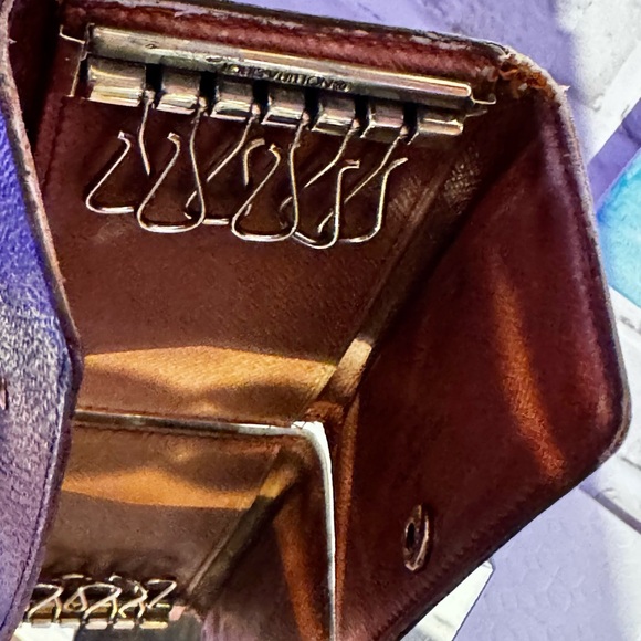 Louis Vuitton 6 Key Holder - Picture 5 of 8